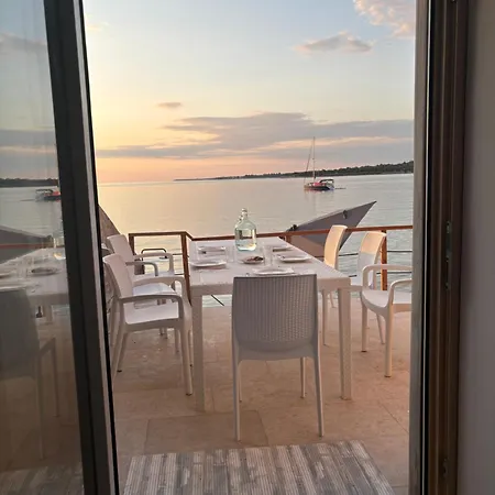 Aussergewoehnlicher Ferienunterkunft Direkt Am Bei Novigrad 度假居 *